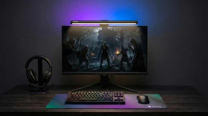 Light Bar RGB SAVIO LB-01 zamontowany na monitorze